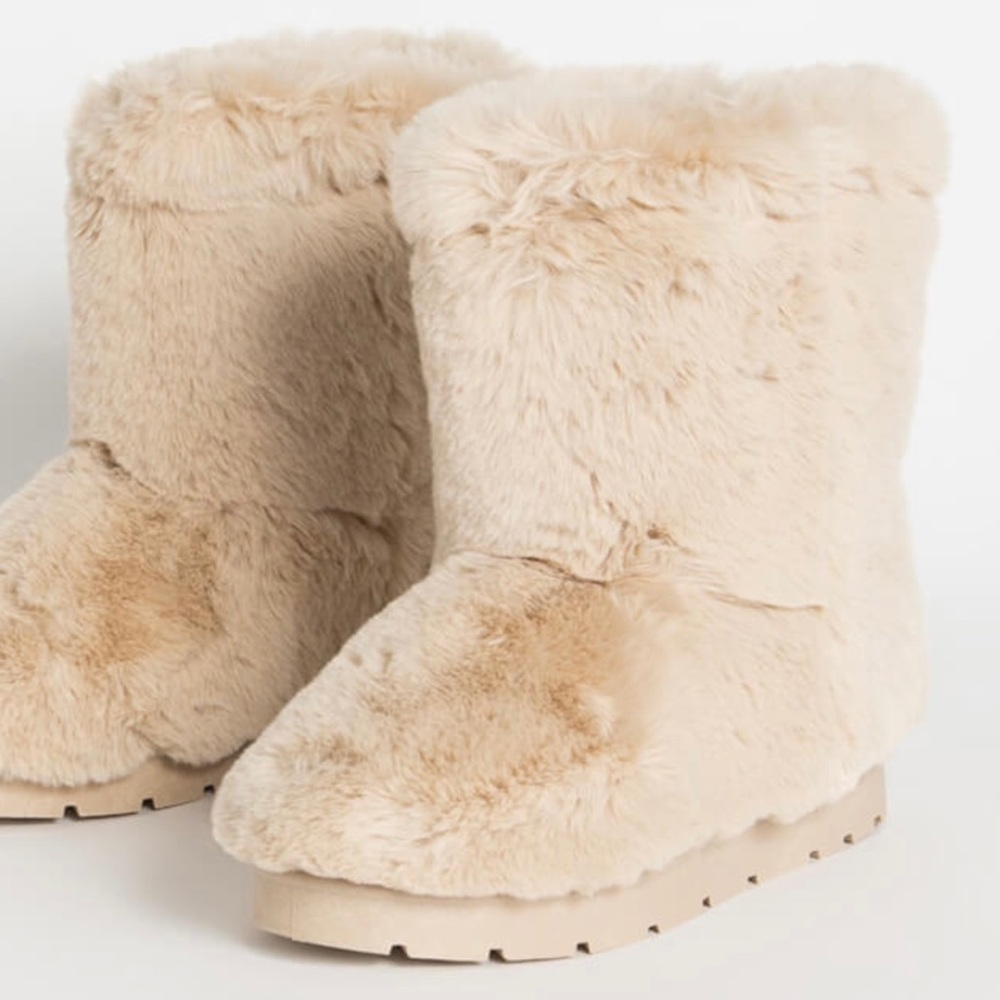 💕 Cream Fur Boots 💕